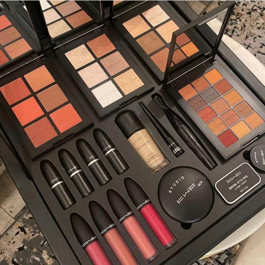 MAKEUP KIT